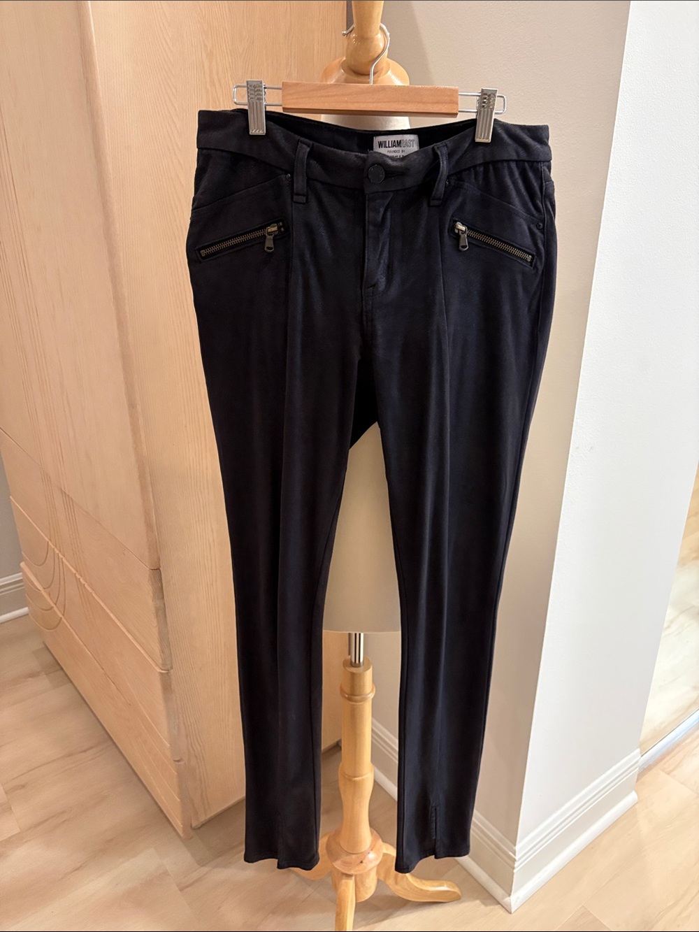 William Rast Black Skinny Women’s Jeans with Zip Pockets